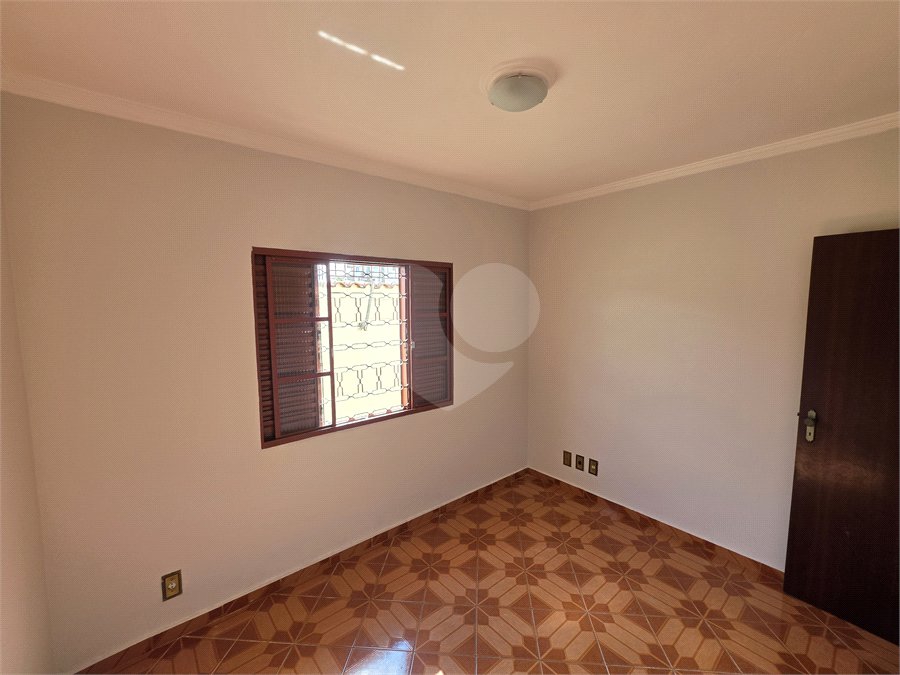 Casa à venda com 4 quartos, sendo 2 suítes,  em Vila Espírito Santo, Sorocaba, SP