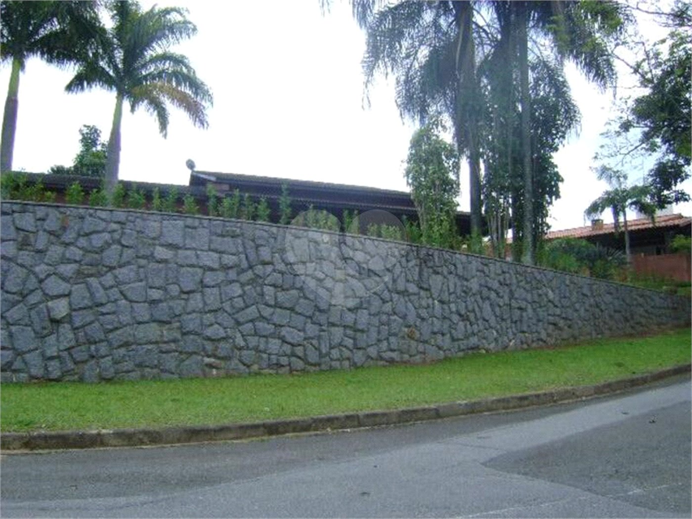 Casa à venda com 5 quartos, sendo 3 suítes, no condomínio Estância Marambaia, Vinhedo - SP