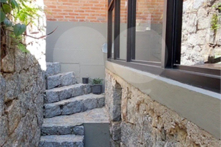 Casa à venda com 3 quartos, sendo 2 suítes, no condomínio Alpes de Caieiras, Caieiras - SP