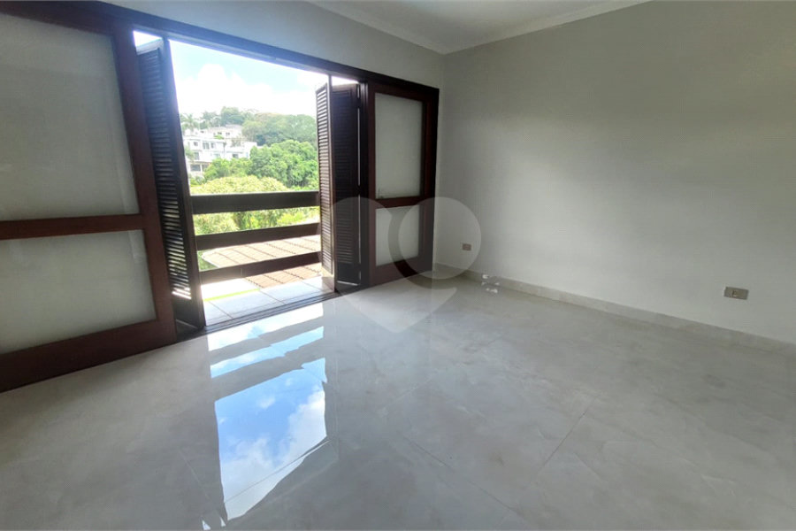 Casa à venda com 5 quartos, sendo 3 suítes, no condomínio Alpes da Cantareira, Mairiporã - SP