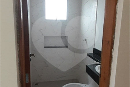 Casa à venda com 2 suítes em Vila Santa Helena, Atibaia, SP