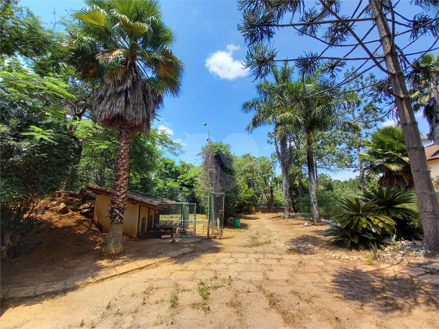 Casa à venda com 14 quartos, sendo 10 suítes, no condomínio Rua do Observatorio 2270, Vinhedo - SP