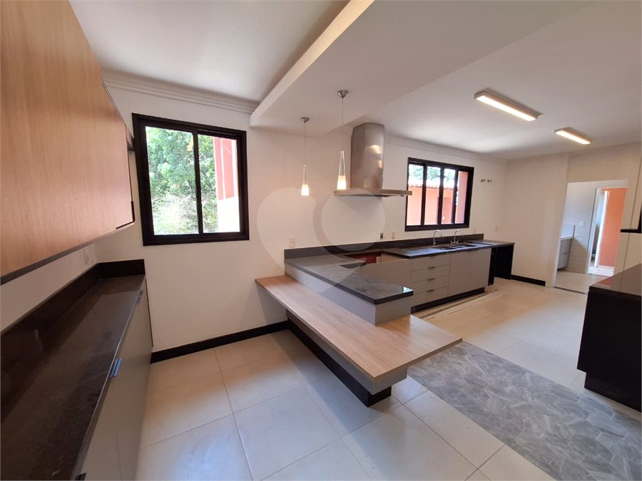 Casa para alugar com 5 quartos, sendo 3 suítes,  no condomínio Chacara Santa Maria, Votorantim - SP