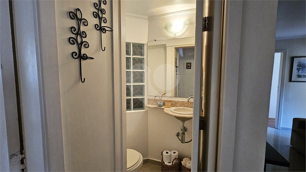 Apartamento à venda com 3 quartos, sendo 1 suíte, em Moema, São Paulo, SP