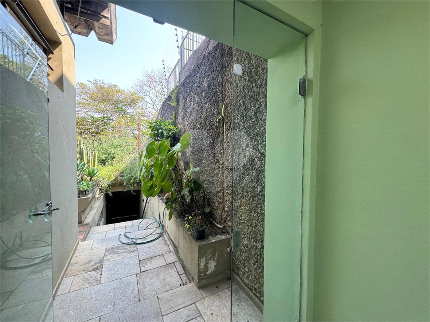 Casa à venda com 4 quartos, sendo 2 suítes, em Jardim São Bento, São Paulo, SP