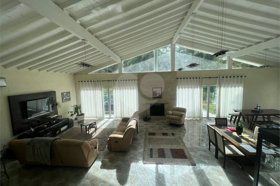 Casa à venda com 4 suítes no condomínio Parque Petrópolis 4 Secção, Mairiporã - SP