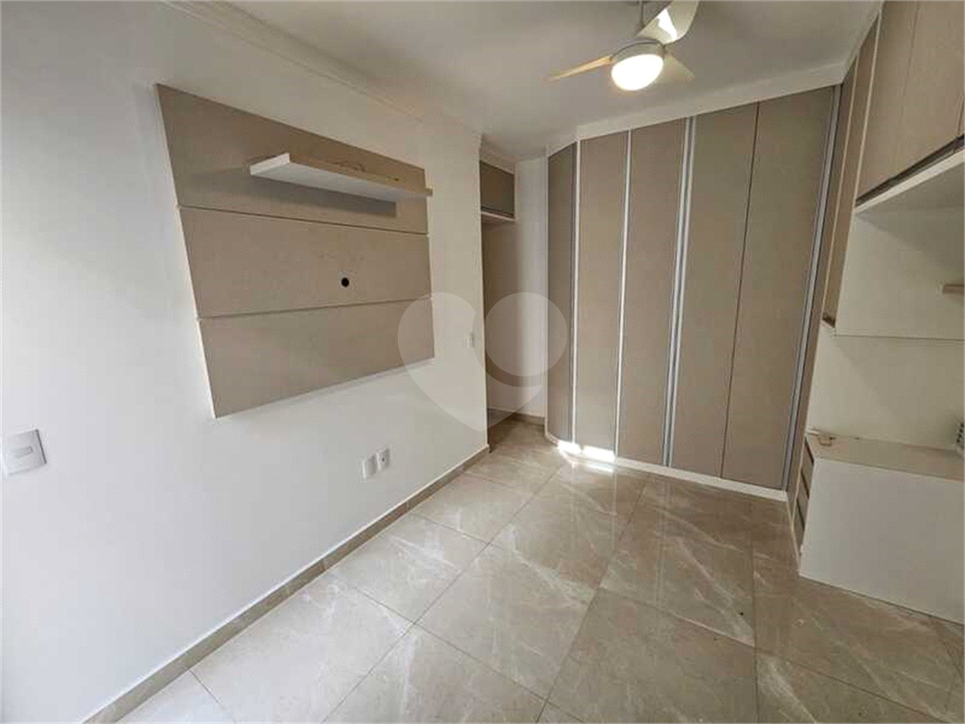 Casa à venda com 3 quartos, sendo 1 suíte, no condomínio Vista Verde, Indaiatuba - SP