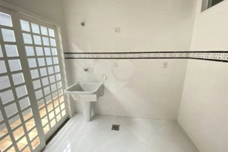 Casa à venda com 3 dormitórios, sendo 1 suite e ampla área de lazer no Jardim Brasil
