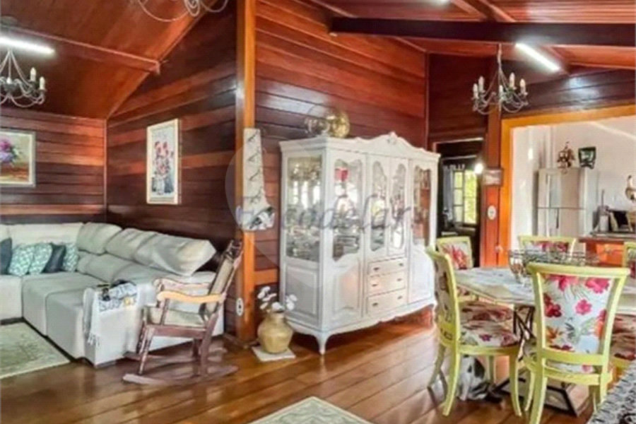Casa à venda com 3 quartos, sendo 1 suíte, no condomínio Associação Reserva das Hortênsias, Mairiporã - SP
