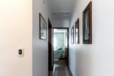 Casa à venda com 3 quartos, sendo 1 suíte, em Vila Olímpia, São Paulo, SP