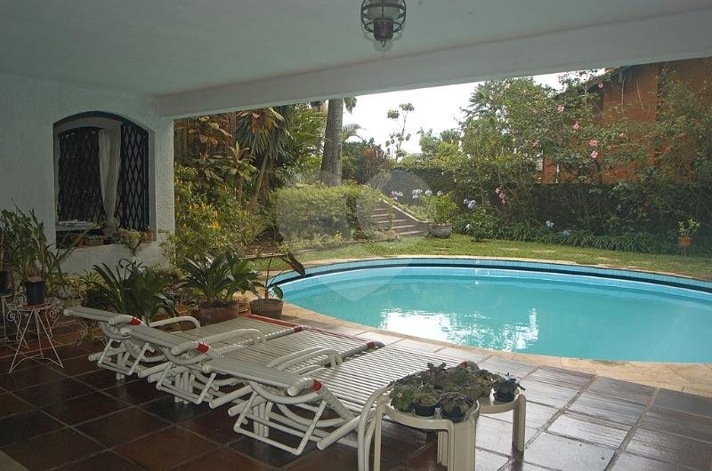Casa à venda com 5 quartos, sendo 4 suítes, em Alto da Boa Vista, São Paulo, SP