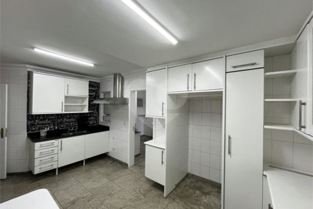 Casa para alugar com 4 quartos, sendo 2 suítes, no condomínio Porto Fino, São Paulo - SP
