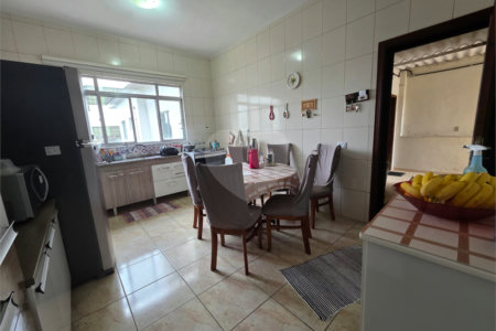Sobrado à venda com 6 quartos, sendo 3 suítes, em Santa Teresinha, São Paulo, SP