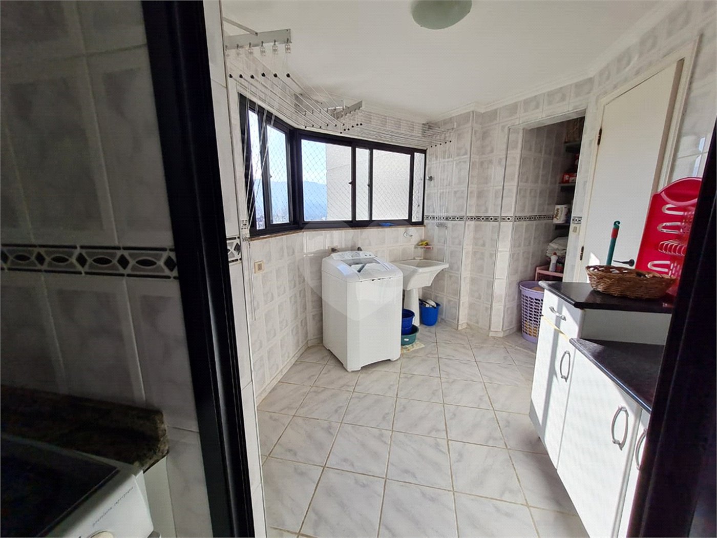 Apartamento à venda com 3 quartos, sendo 2 suítes,  em Vila Mogilar, Mogi das Cruzes, SP