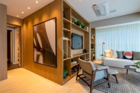 Apartamento à venda com 3 suítes em Moema, São Paulo, SP