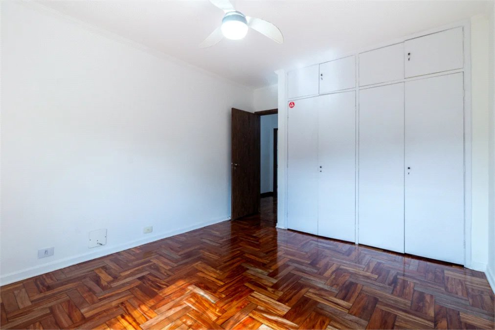 Sobrado à venda com 4 quartos, sendo 2 suítes,  em Alto de Pinheiros, São Paulo, SP