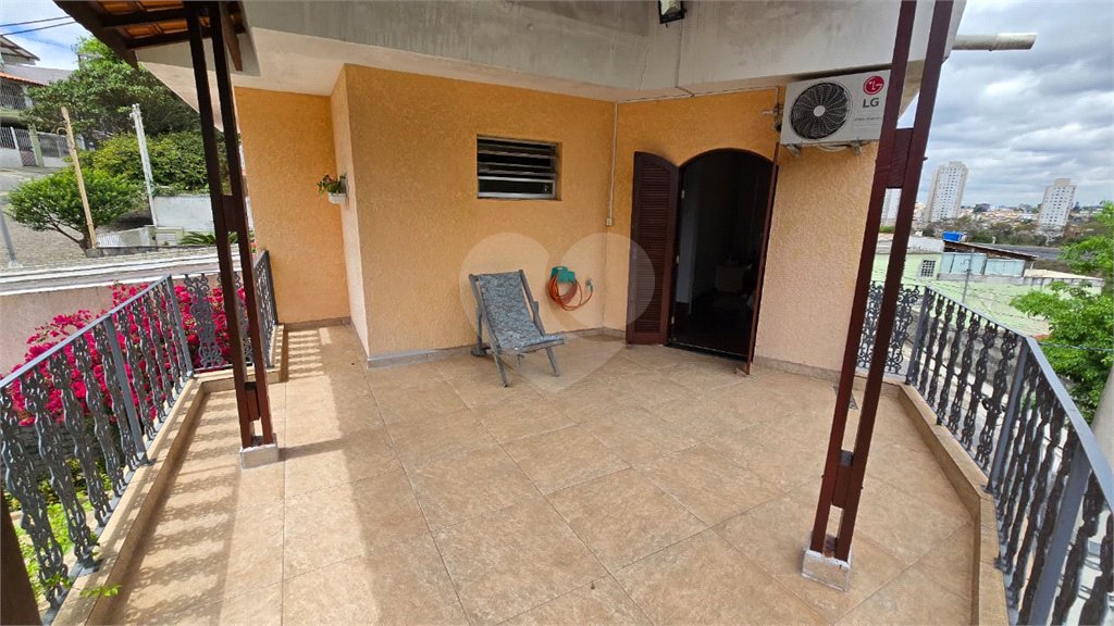 Sobrado à venda com 4 quartos, sendo 1 suíte, em Jardim Regina, São Paulo, SP