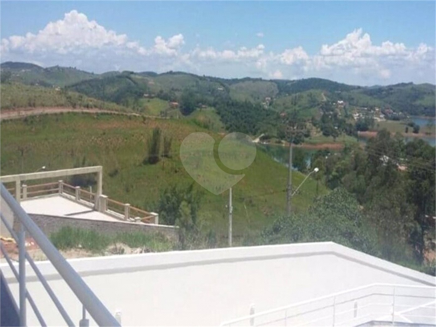 Casa à venda com 4 quartos, sendo 2 suítes,  no condomínio Jardim Imperador, Igaratá - SP