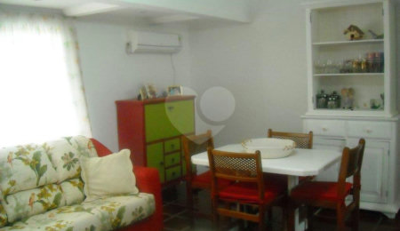 Apartamento à venda com 4 quartos, sendo 1 suíte,  em Enseada, Guarujá, SP