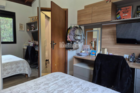 Casa Pé na Água em Atibaia com Acesso à Represa e Mais de 3.000 m² de Natureza