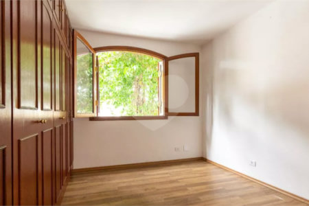 Casa à venda com 4 quartos, sendo 1 suíte, em Vila Tiradentes, São Paulo, SP