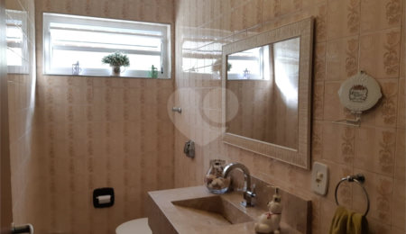 Sobrado à venda com 3 quartos, sendo 1 suíte,  em Vila Romero, São Paulo, SP