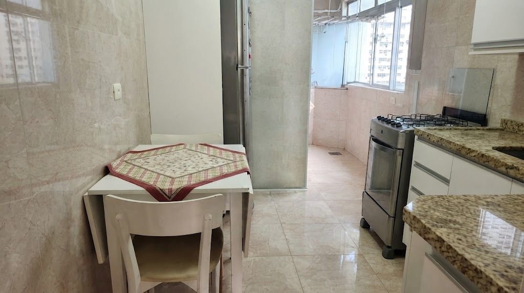 Apartamento com 2 dormitórios à venda, 70 m² por R$ 690.000,00 - Embaré - Santos/SP