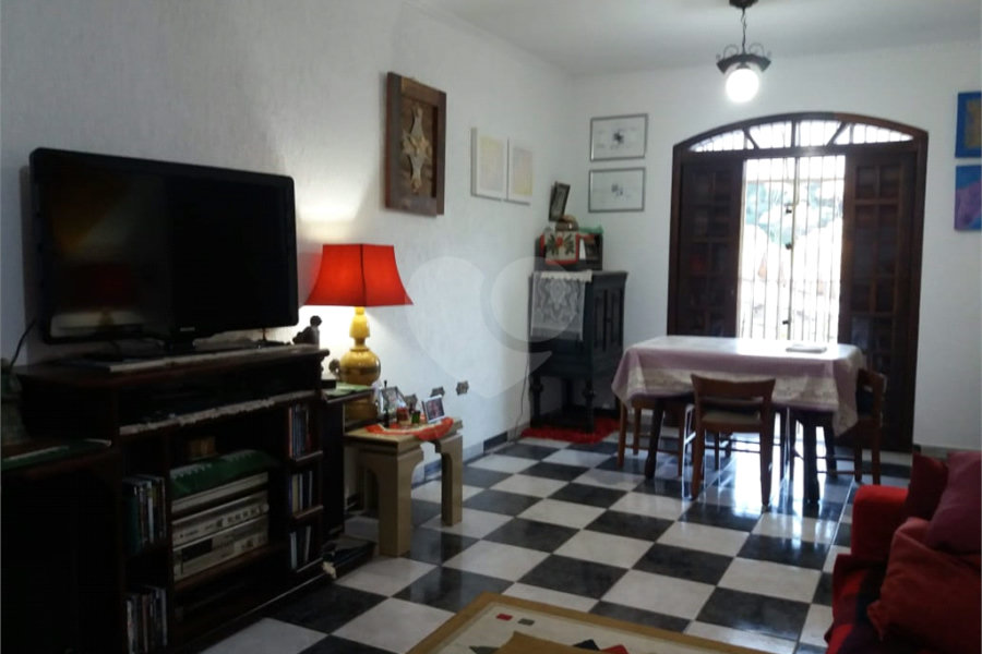 Sobrado à venda com 4 quartos, sendo 1 suíte, em Tremembé, São Paulo, SP