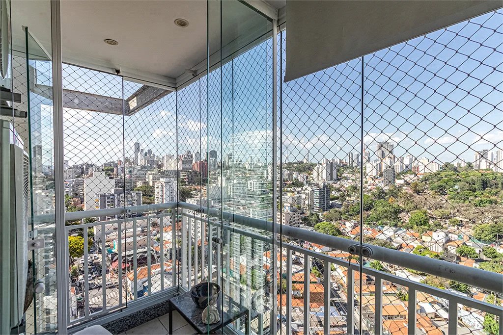 Apartamento à venda com 3 quartos, sendo 1 suíte,  em Pinheiros, São Paulo, SP