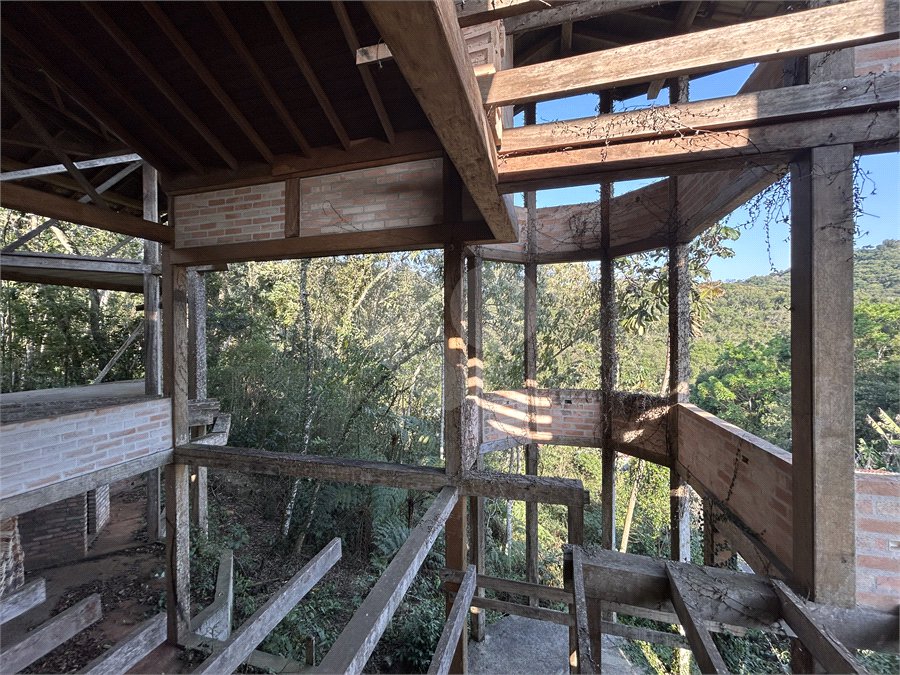 Casa à venda com 3 quartos, sendo 2 suítes,  no condomínio Alpes da Cantareira, Mairiporã - SP