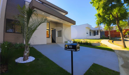 Casa à venda com 2 quartos, sendo 1 suíte,  no condomínio Terras de São Francisco, Sorocaba - SP