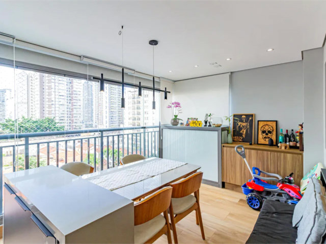 Apartamento à venda com 3 quartos, sendo 1 suíte,  em Santo Amaro, São Paulo, SP