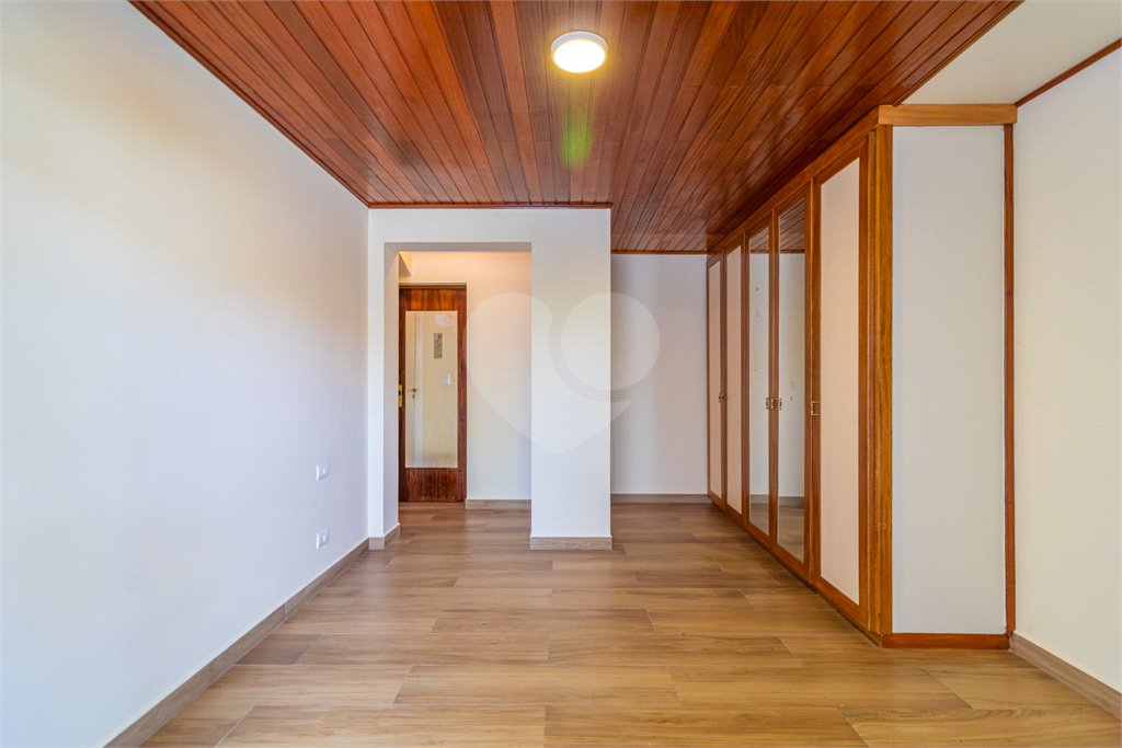 Casa à venda com 4 quartos, sendo 3 suítes,  em Interlagos, São Paulo, SP