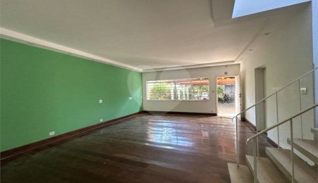 Sobrado à venda ou para alugar com 4 quartos, sendo 1 suíte,  em Santo Amaro, São Paulo, SP