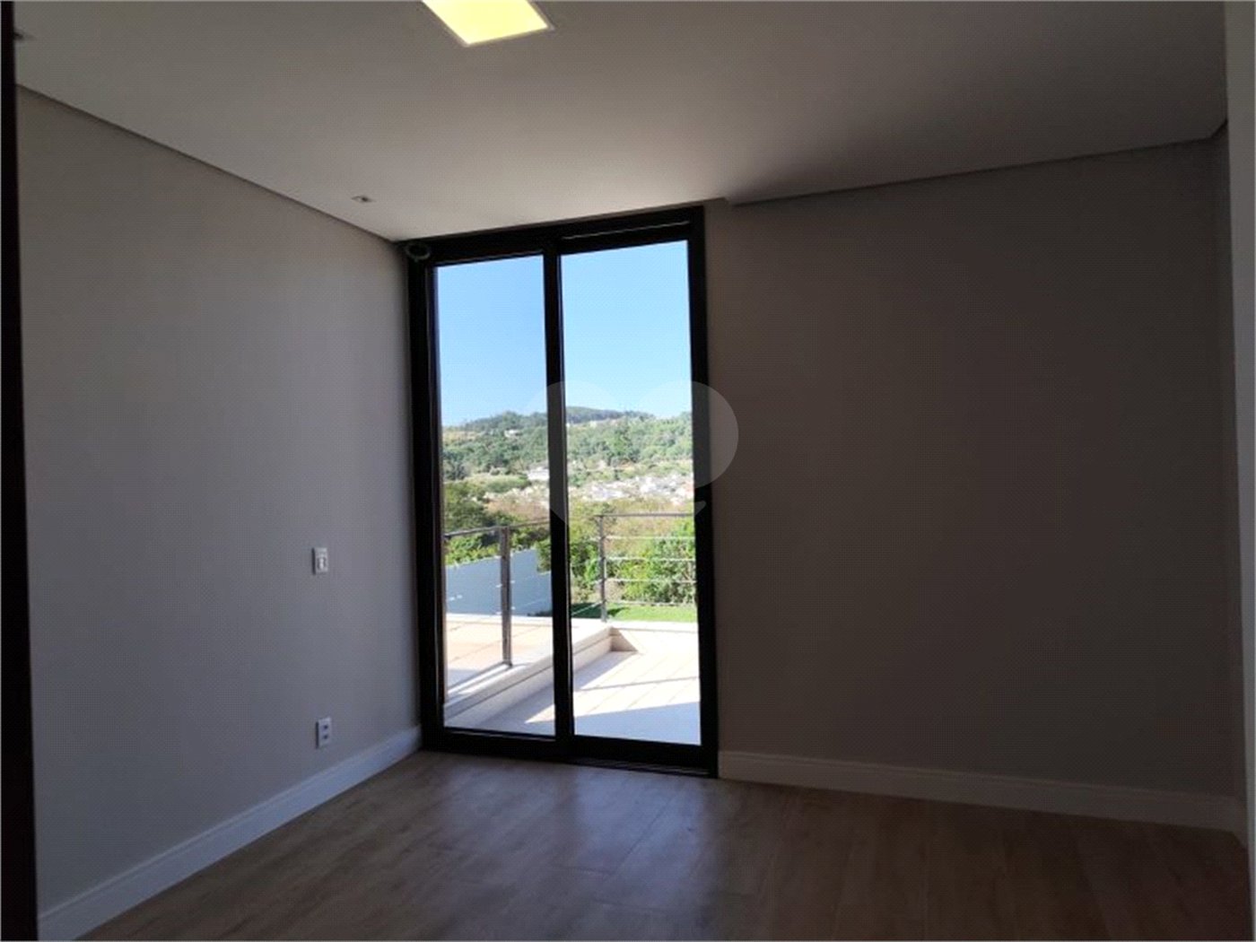 Casa à venda com 3 suítes no condomínio Recanto das Palmas, Vinhedo - SP