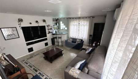 Casa à venda com 3 quartos, sendo 1 suíte, no condomínio Residencial Nabuco de Araújo, São Paulo - SP