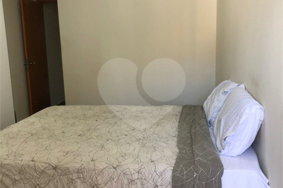 Casa à venda com 3 quartos, sendo 1 suíte, no condomínio Professora Romilde Nogueira de Sá, São Paulo - SP