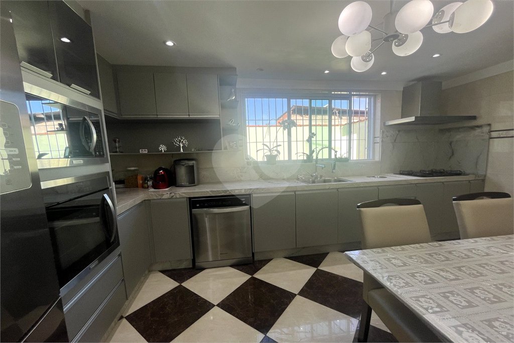 Sobrado à venda com 3 quartos em Vila Gustavo, São Paulo, SP