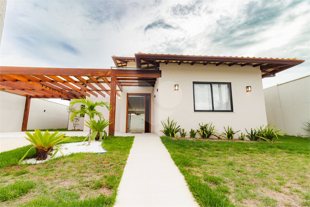 Casa à venda com 3 quartos, sendo 2 suítes, em Caravelas, Armação dos Búzios, RJ