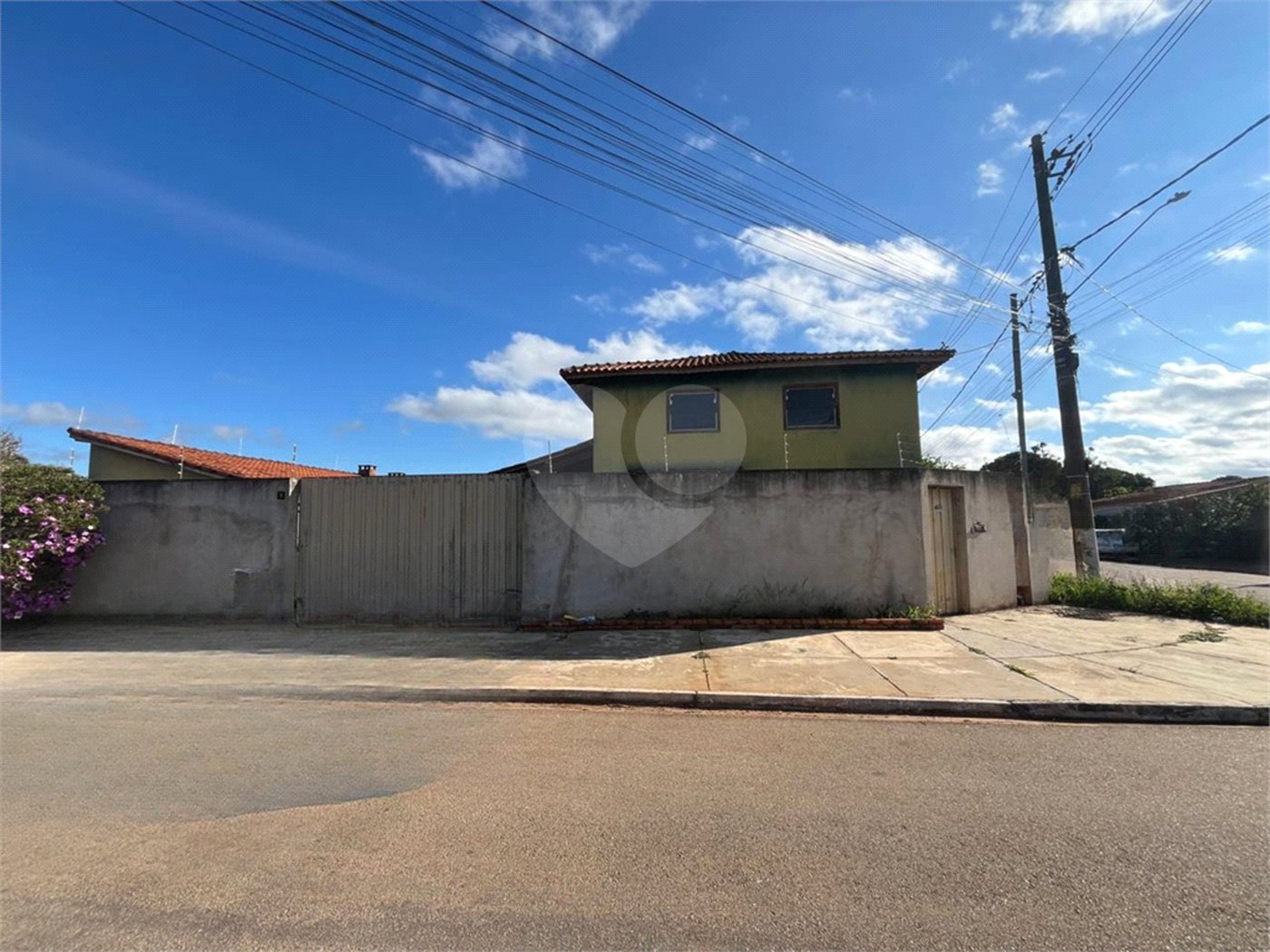 Sobrado à venda com 4 quartos, sendo 1 suíte, em Estância Conceição, Itapetininga, SP