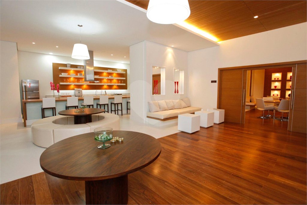 Apartamento à venda com 3 suítes em Moema, São Paulo, SP