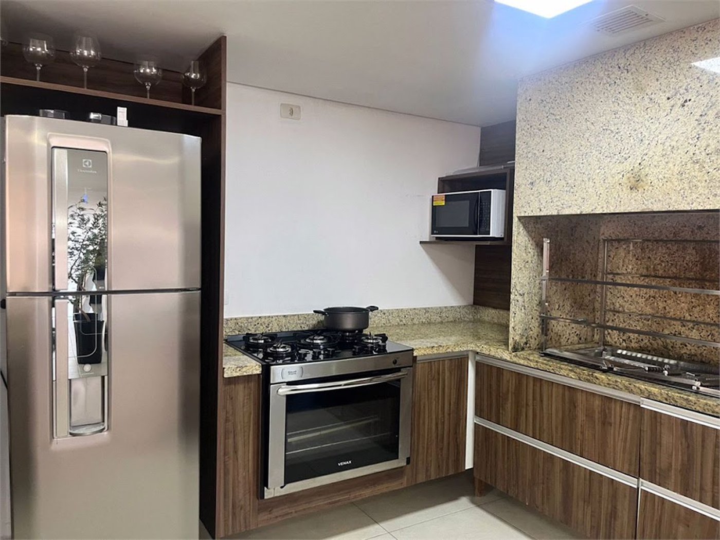 Apartamento Moderno à Venda na Enseada | Varanda Gourmet e Lazer Completo