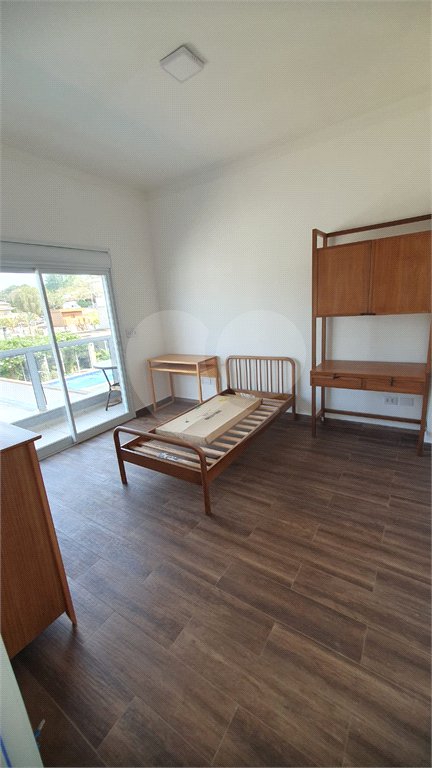 Casa à venda com 3 quartos, sendo 1 suíte, no condomínio Figueira Garden, Atibaia - SP