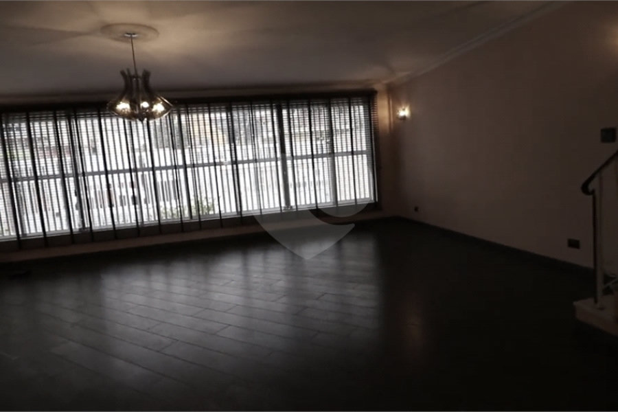 Sobrado à venda com 4 quartos em Vila Guilherme, São Paulo, SP