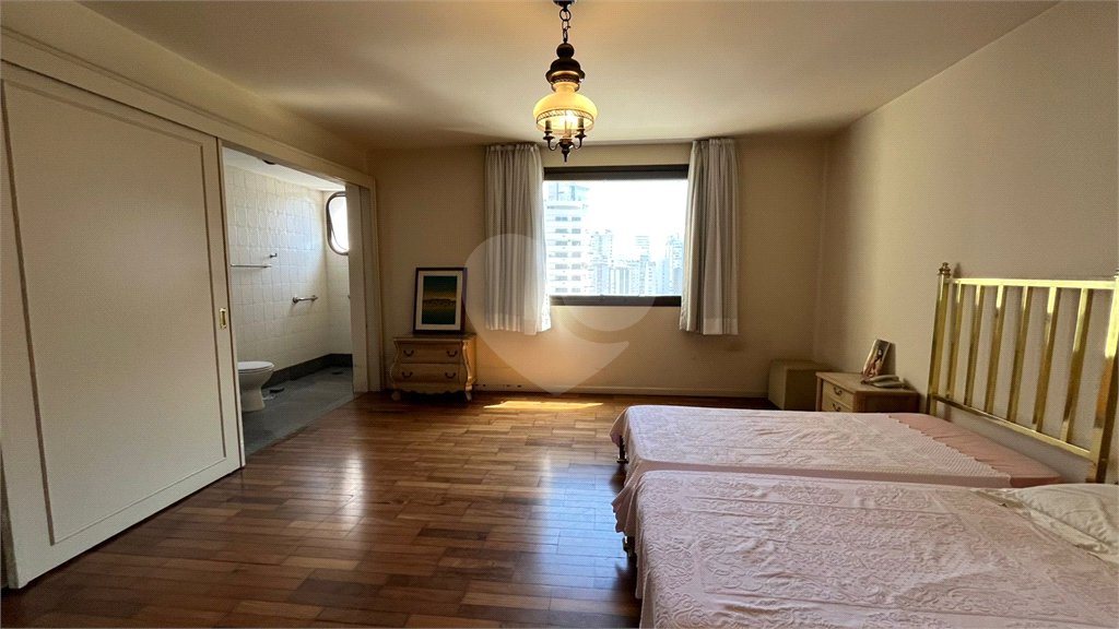 Apartamento à venda com 4 quartos, sendo 3 suítes, em Itaim Bibi, São Paulo, SP