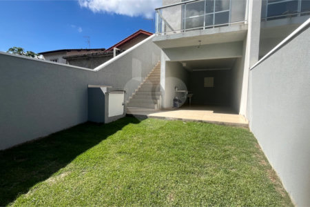 Sobrado à venda ou para alugar com 3 suítes em Vila Thais, Atibaia, SP