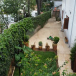 Lindo sobrado, possui 3 dormitórios, sendo 1 suíte master com sacada, banheira, e 4 vagas