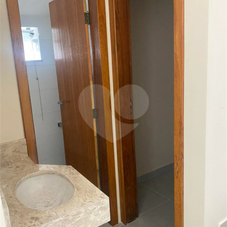 Casa à venda com 3 quartos, sendo 2 suítes, em Taperapuan, Porto Seguro, BA