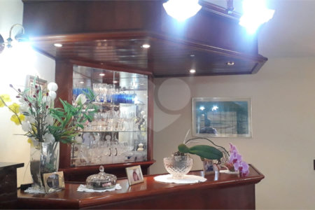 Casa à venda com 5 quartos, sendo 3 suítes,  em Vila Oliveira, Mogi das Cruzes, SP