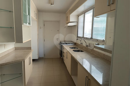 Apartamento à venda com 3 quartos, sendo 1 suíte, em Moema, São Paulo, SP